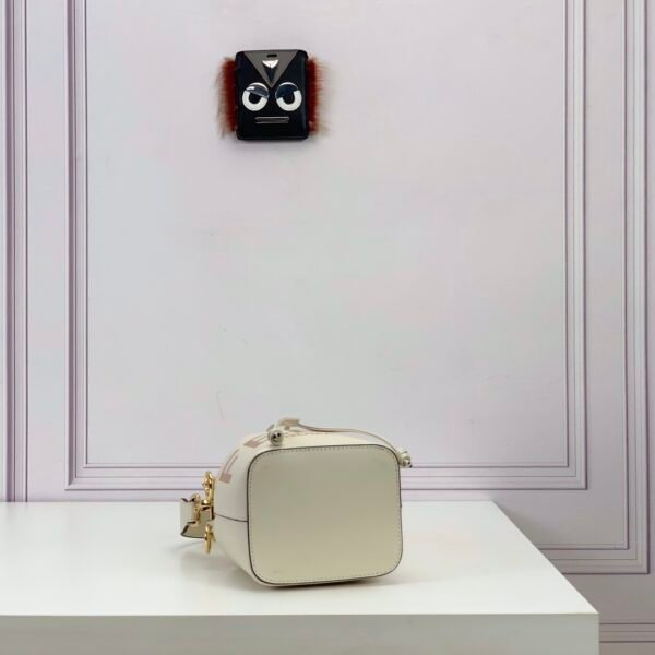 Mon Tresor-White leather minibag