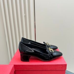 Ferragamo - Pump with Gancini Ornament