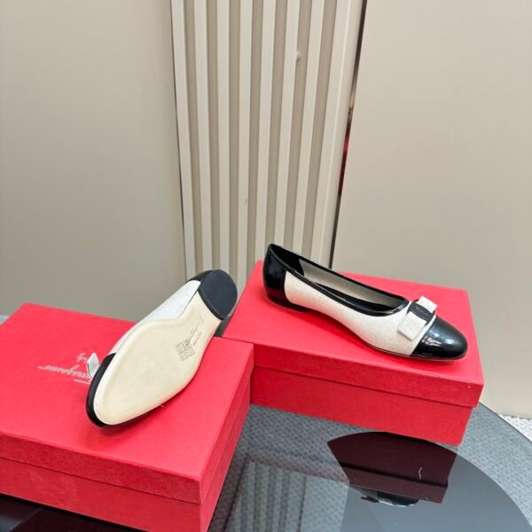 Ferragamo - Varina Ballet Flat