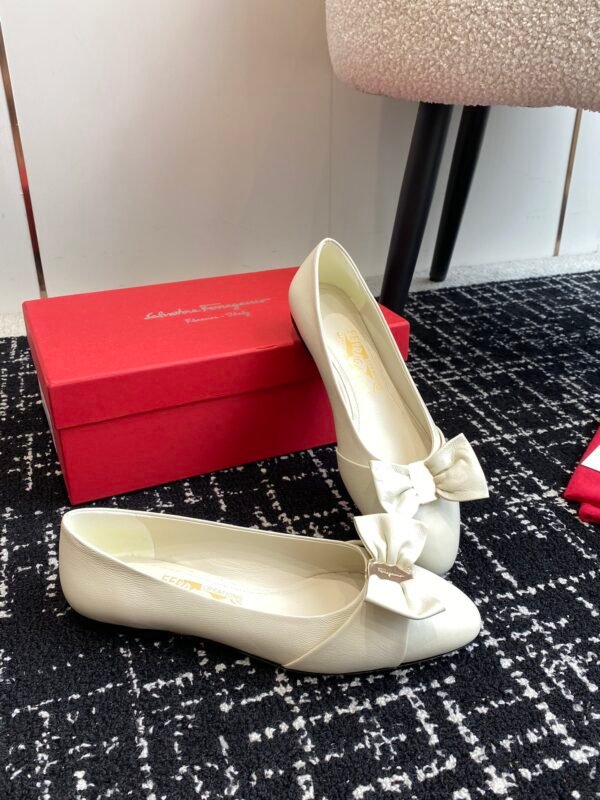 Ferragamo - Ballerina with Padded Vara Bow