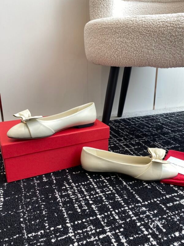 Ferragamo - Ballerina with Padded Vara Bow