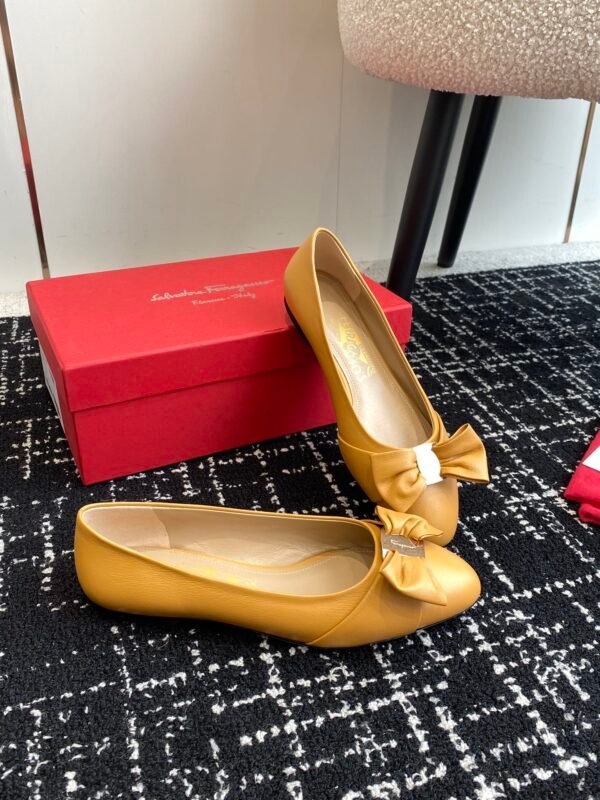 Ferragamo - Ballerina with Padded Vara Bow