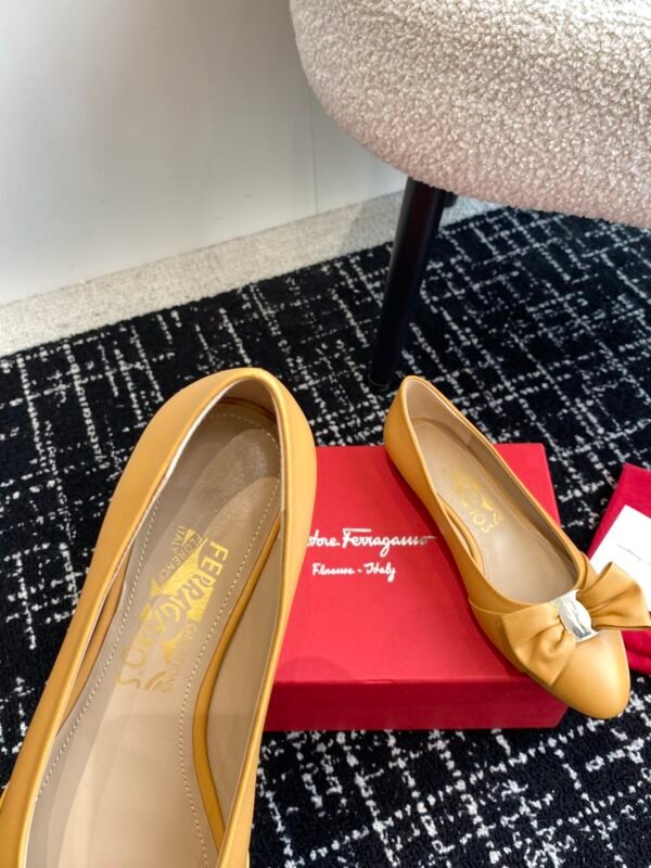 Ferragamo - Ballerina with Padded Vara Bow