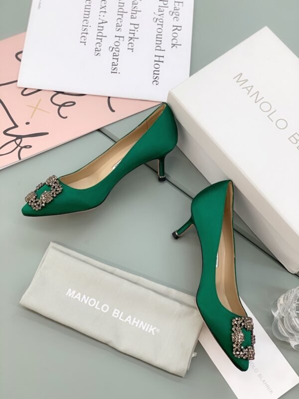 Manolo Blahnik - Hangisi