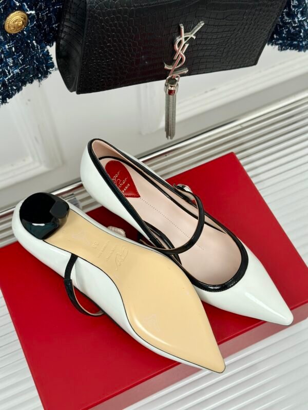 Roger Vivier - Mary Jane Virgule Pumps in Patent Leather