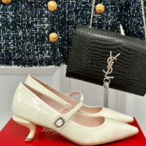 Roger Vivier - Mary Jane Virgule Pumps in Patent Leather