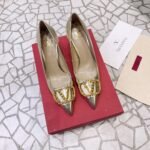 Valentino - Logo-Plaque Leather Pumps