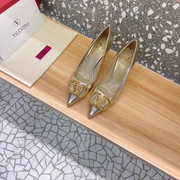 Valentino - Logo-Plaque Leather Pumps