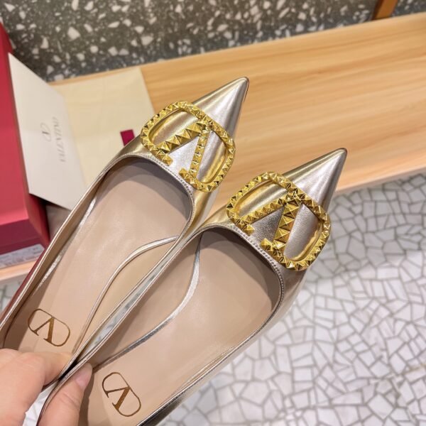 Valentino - Logo-Plaque Leather Pumps