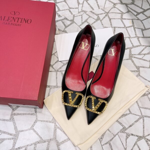 Valentino - Logo-Plaque Leather Pumps