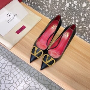 Valentino - Logo-Plaque Leather Pumps