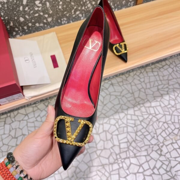 Valentino - Logo-Plaque Leather Pumps