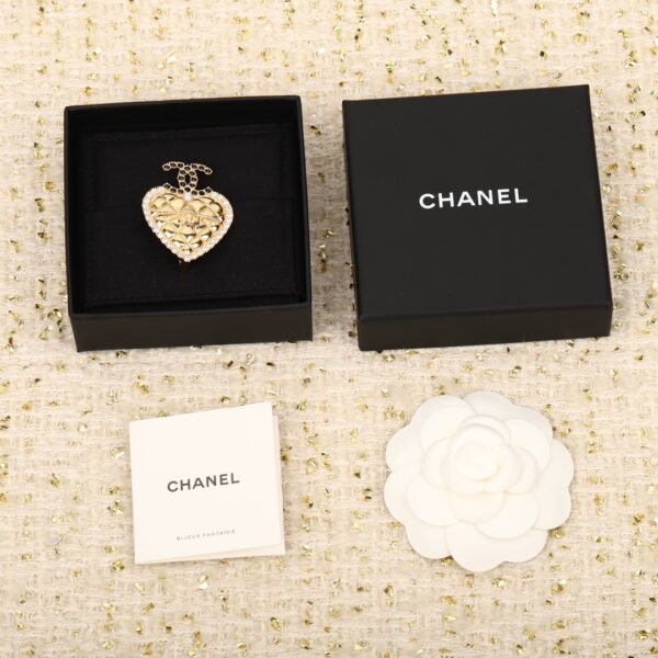 Chanel - Brooches