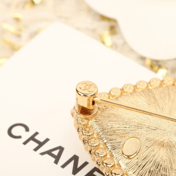 Chanel - Brooches