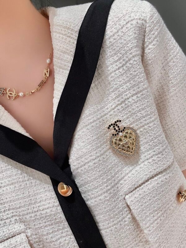 Chanel - Brooches