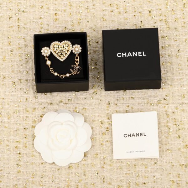 Chanel - Brooches